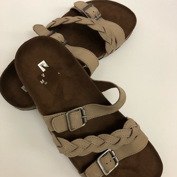 White Mountain Huntington Flat Sandal - Picture 4 of 6